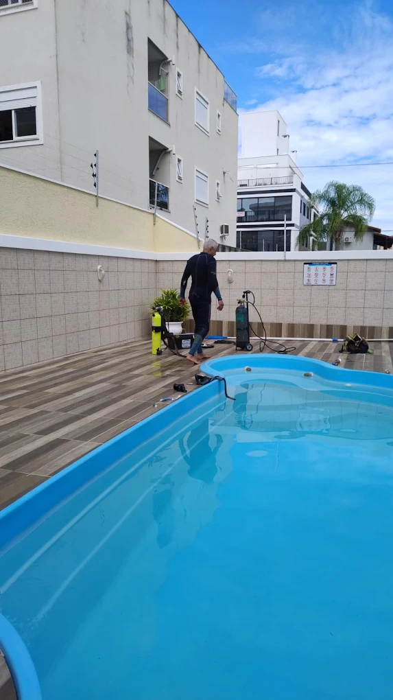 Inspeção em piscina residencial